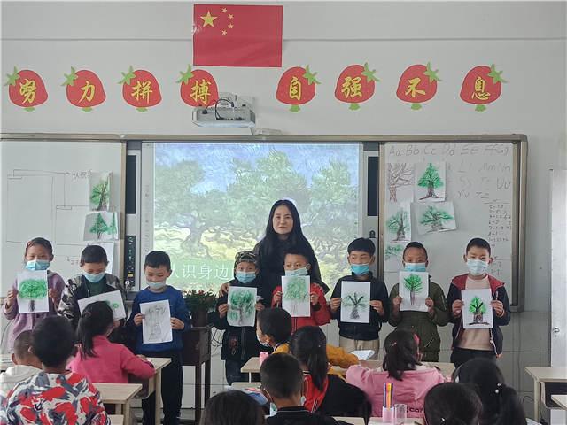 3唐可执教美术课《认识身边的树》.jpg