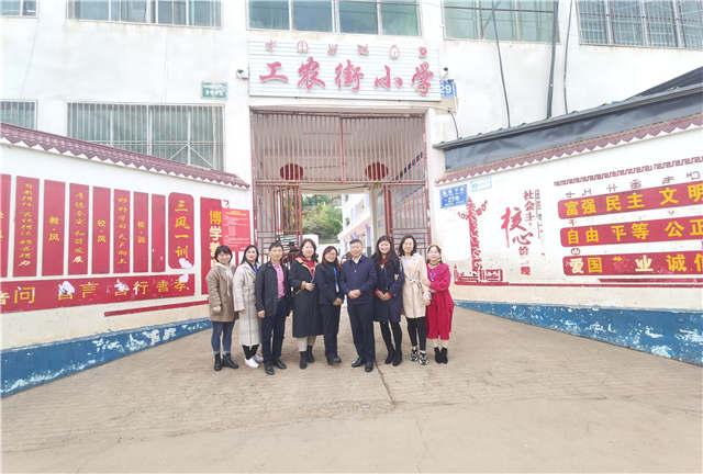 3.9工作室组团到盐源县工农街小学开展教育教学交流活动.jpg