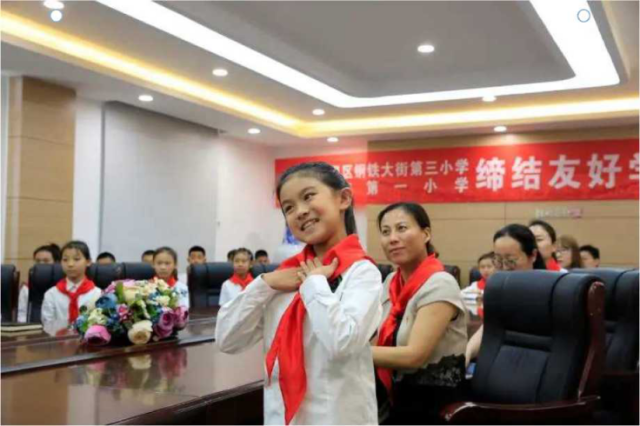 【脱贫攻坚进行时27】钢三娃助力脱贫攻坚，云端捐赠、红领巾手牵手校际交流1846.png